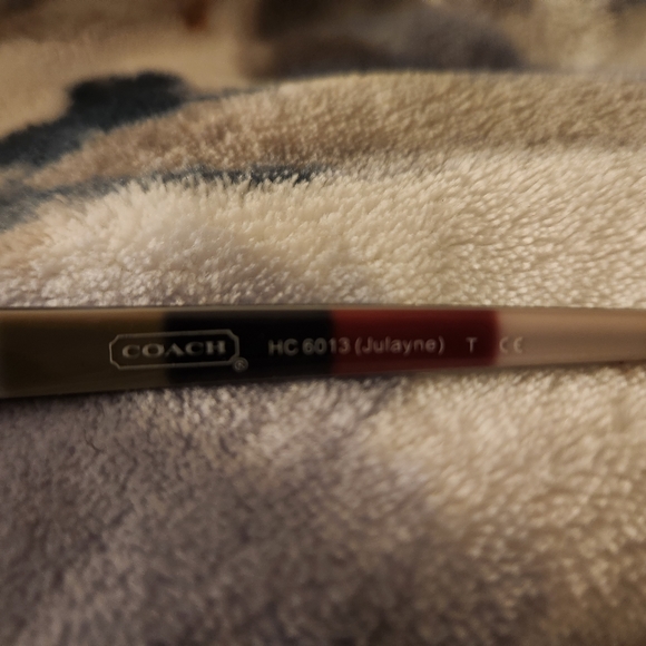 Coach Sunglasses HC6013 (Julayne) - Picture 3 of 3
